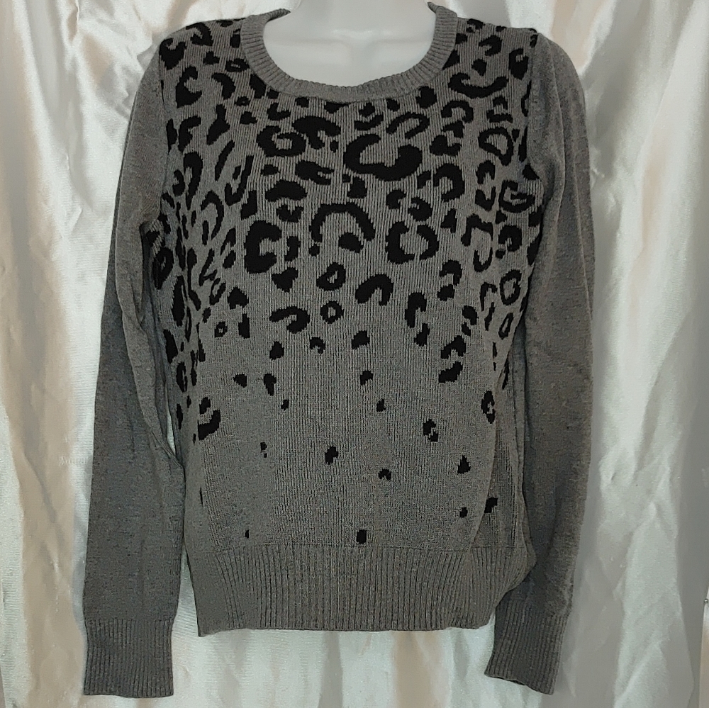 Merona black and gray cougar print front sweater M/M